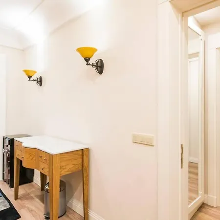 Wonder Homes - Ultra-modern Flat, 3 Bedroom & 1 Min To Taksim Square